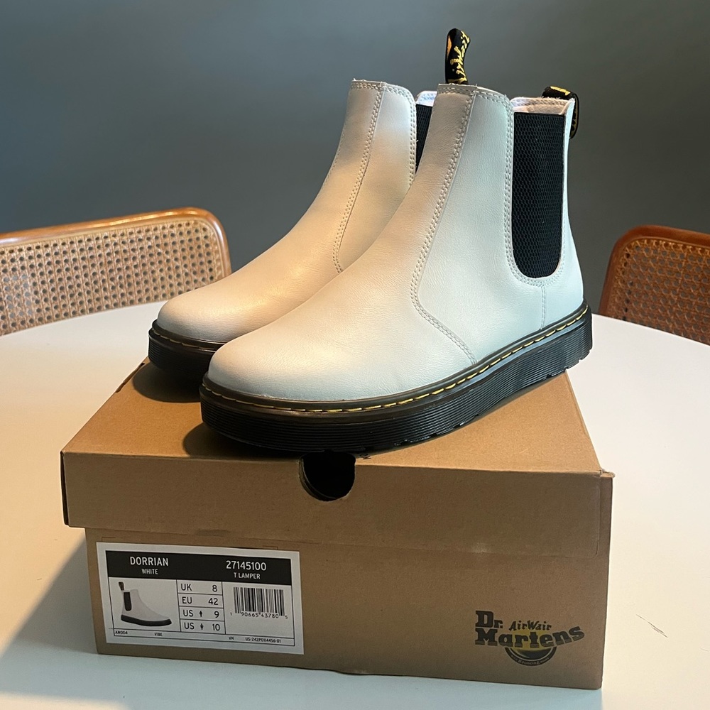 COPY - *NEW IN BOX* Dr. Martens White ‘Dorian’ Boot